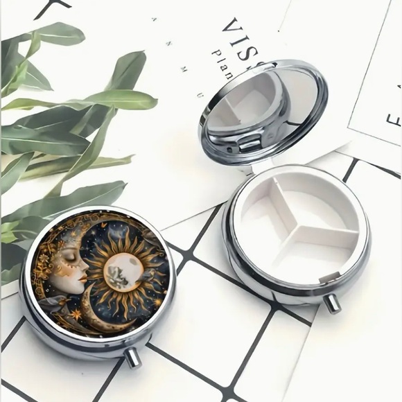 Celestial Inspired Round Pill Organizer 3-Compartment Compact Pill Case New - Picture 5 of 7